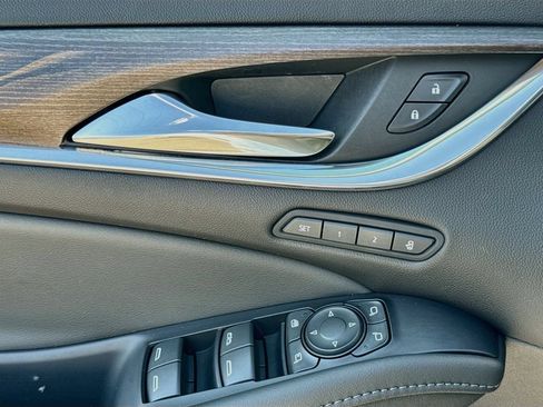 Used 2022 Buick Enclave Avenir w/ Avenir Technology Package FWD image 21
