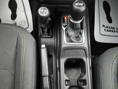 Used 2025 Jeep Wrangler Unlimited Sahara AWD/4WD image 21