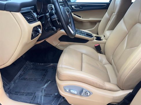 Used 2018 Porsche Macan image 25