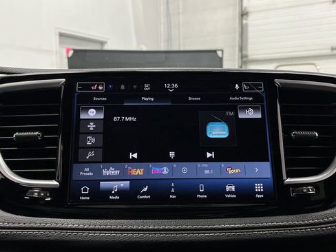 New 2026 Chrysler Pacifica Limited w/ S Appearance Package image 19