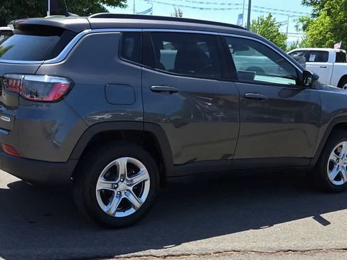 Used 2023 Jeep Compass Latitude w/ Convenience Group AWD/4WD image 8