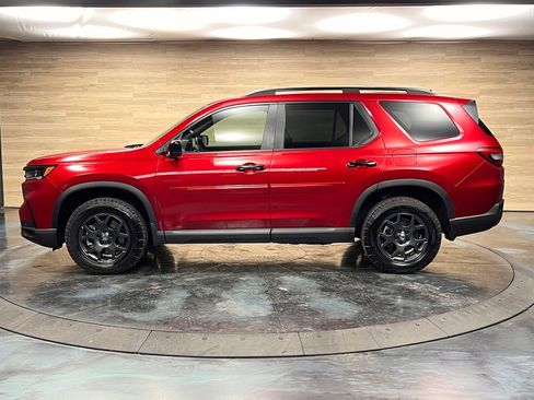 Used 2025 Honda Pilot TrailSport image 18