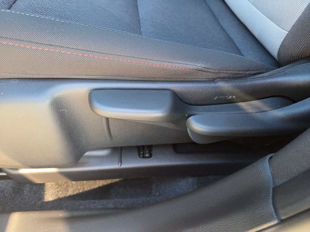 Certified 2024 Chevrolet Trax RS FWD image 5