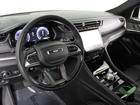 Used 2025 Jeep Grand Cherokee Overland AWD/4WD image 17