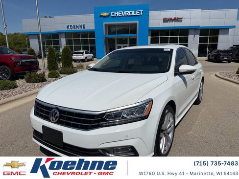 Used 2017 Volkswagen Passat 3.6 SE FWD image 1
