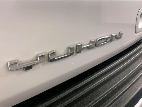 Used 2025 GMC Yukon Denali Ultimate w/ LPO, Floor Liner Package AWD/4WD image 8
