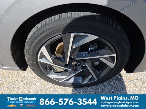 Used 2025 Hyundai Elantra SEL FWD image 10