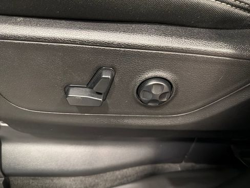 Used 2019 RAM 1500 Big Horn AWD/4WD image 16
