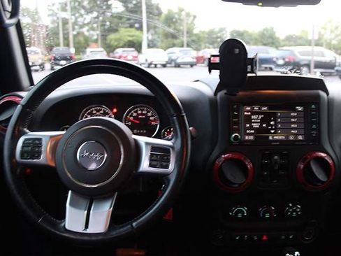 Used 2016 Jeep Wrangler Unlimited Rubicon AWD/4WD image 10