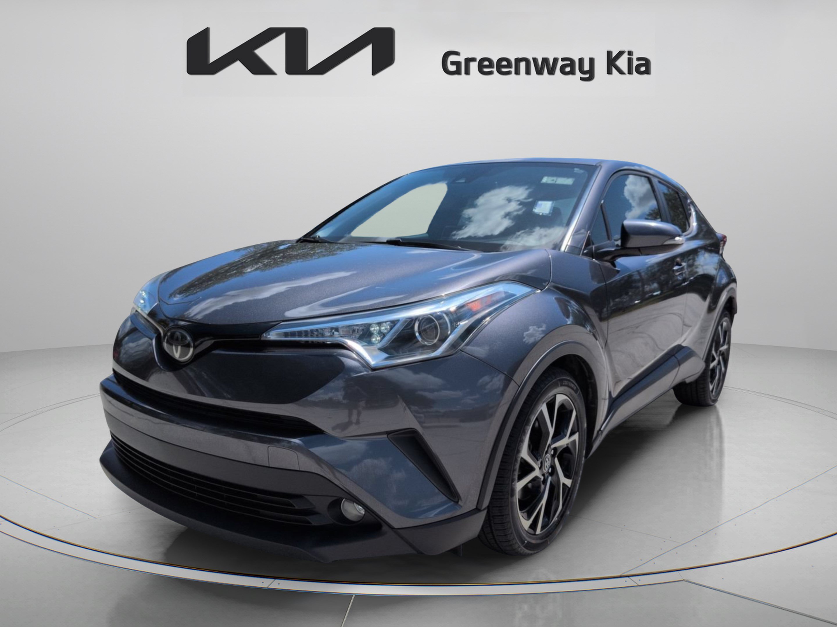 Used 2019 Toyota C-HR XLE FWD image 9