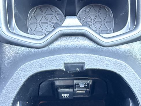 Used 2019 Toyota RAV4 XLE Premium FWD image 28