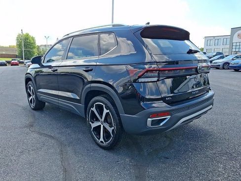 Used 2025 Volkswagen Taos SEL AWD/4WD image 4