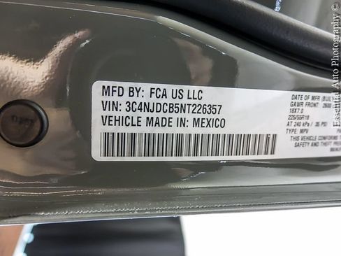 Used 2022 Jeep Compass Limited AWD/4WD image 30
