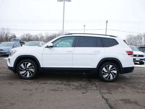 Used 2025 Volkswagen Atlas SE image 4