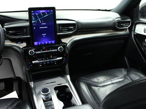 Used 2022 Ford Explorer Platinum w/ Technology Package RWD image 20