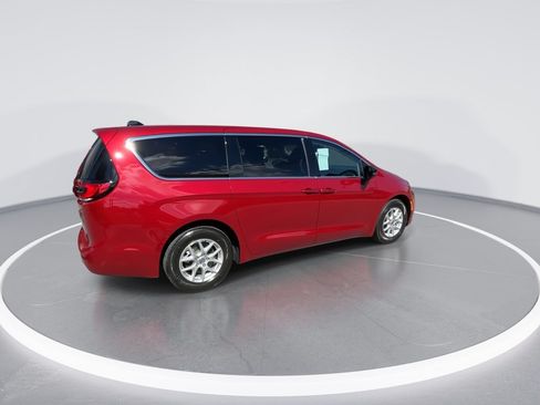 Used 2024 Chrysler Pacifica Touring-L FWD image 20