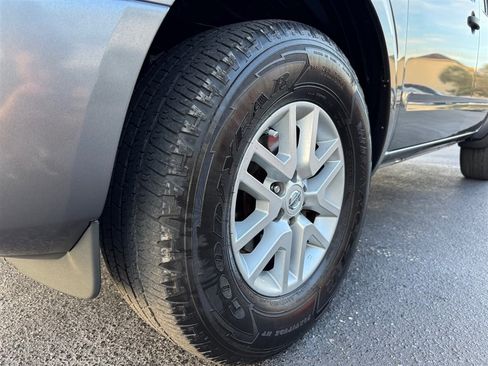 Used 2017 Nissan Frontier SV image 10