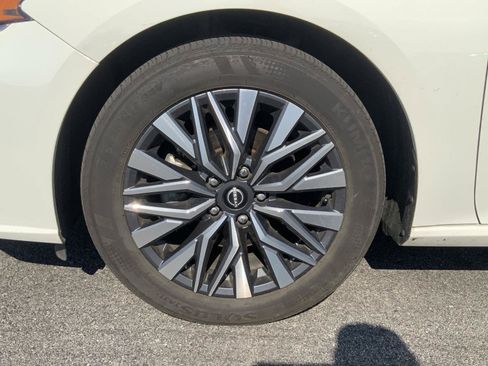 Used 2025 Nissan Altima 2.5 SV FWD image 13