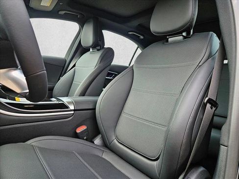 Used 2026 Mercedes-Benz C 300 4MATIC Sedan image 4