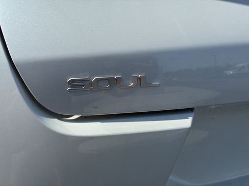 Used 2025 Kia Soul LX w/ LX Technology Package FWD image 34