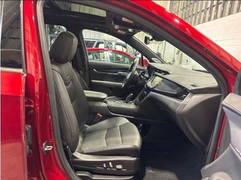 Used 2023 Cadillac XT6 Premium Luxury w/ Technology Package AWD/4WD image 3