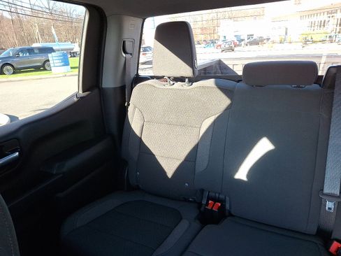 Used 2021 Chevrolet Silverado 1500 LT image 18