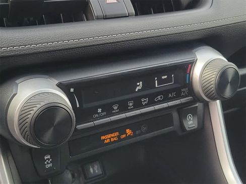 Used 2019 Toyota RAV4 LE image 30