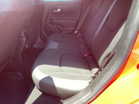Used 2022 Jeep Renegade Latitude AWD/4WD image 13