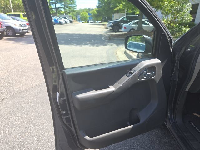 Used 2013 Nissan Frontier SV w/ SV Value Truck Pkg RWD image 14