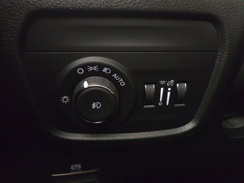 Used 2023 Jeep Grand Cherokee Overland AWD/4WD image 26
