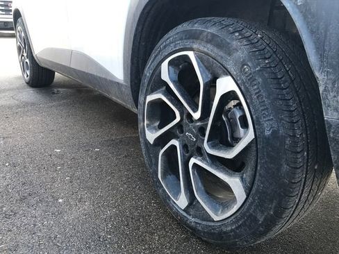 Certified 2024 Chevrolet Trax RS w/ Driver Confidence Package image 11