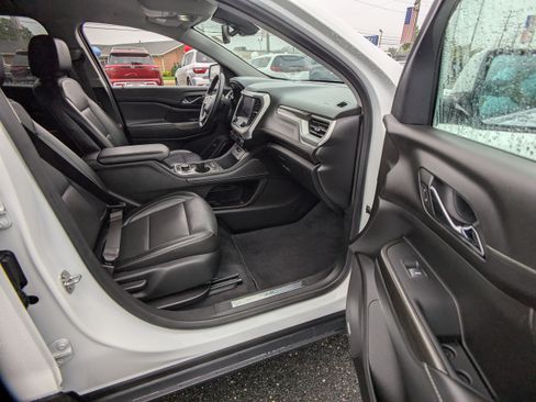 Used 2023 GMC Acadia SLT AWD/4WD image 13