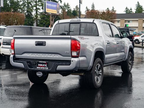 Used 2016 Toyota Tacoma TRD Sport w/ Premium & Technology Package RWD image 9