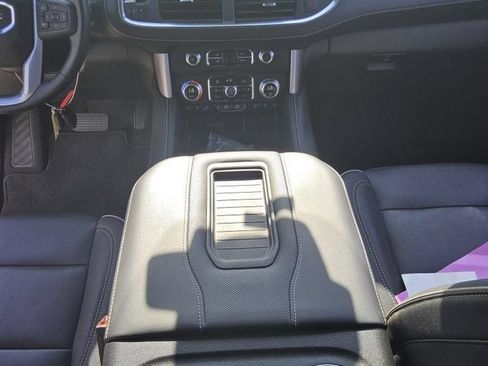 Used 2023 GMC Yukon XL SLT w/ SLT Premium Package RWD image 4
