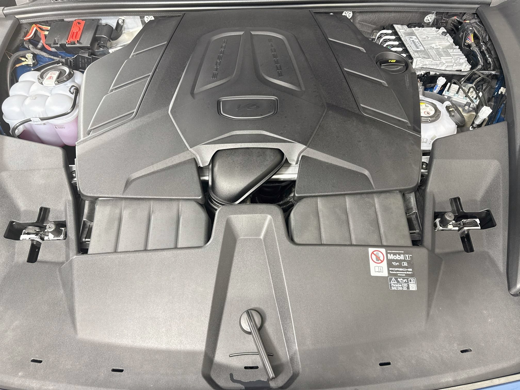 Certified 2026 Porsche Cayenne E-Hybrid AWD/4WD image 29