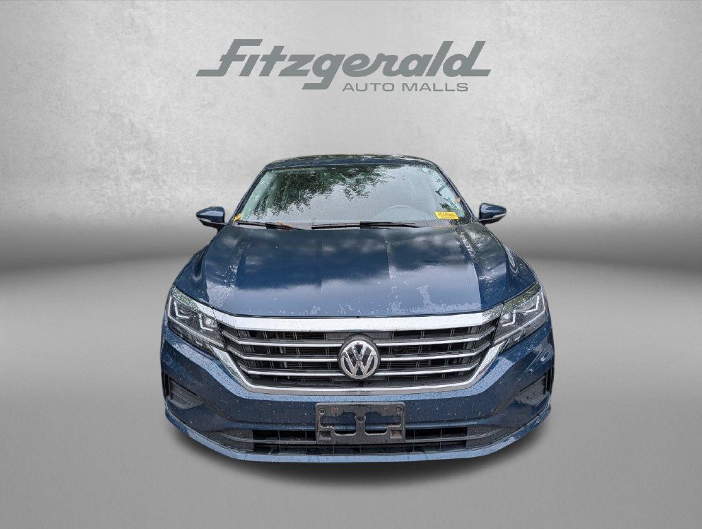 Used 2021 Volkswagen Passat 2.0T SE FWD image 2