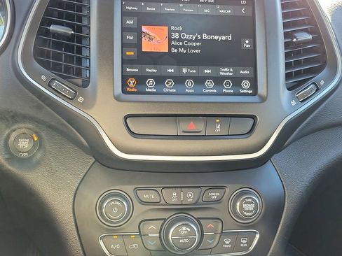 Used 2022 Jeep Cherokee Trailhawk w/ Technology Group B image 21