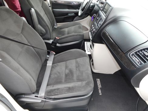 Used 2017 Dodge Grand Caravan SE w/ Power Window Group image 29