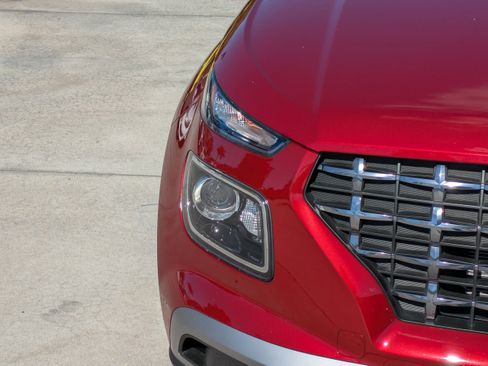 Certified 2024 Hyundai Venue SEL image 7