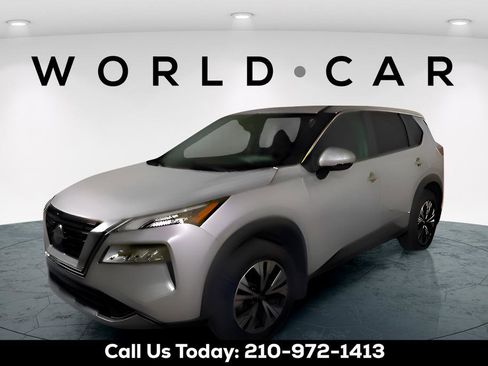 Used 2023 Nissan Rogue SV image 3
