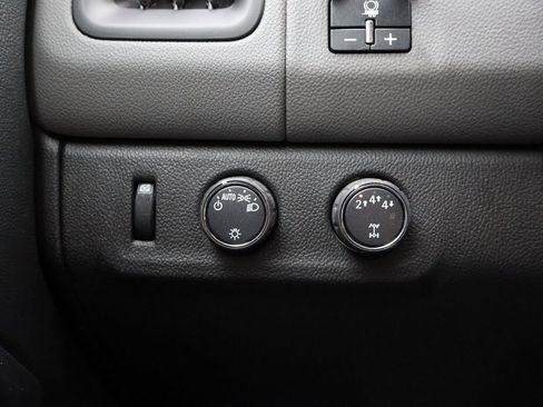 Used 2022 Chevrolet Colorado W/T w/ Custom Special Edition image 31