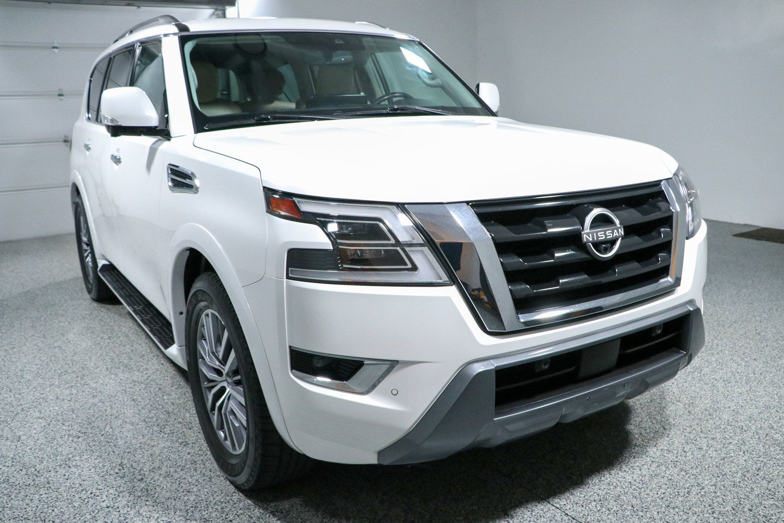 Used 2023 Nissan Armada SL w/ Captain's Chairs Package RWD image 5