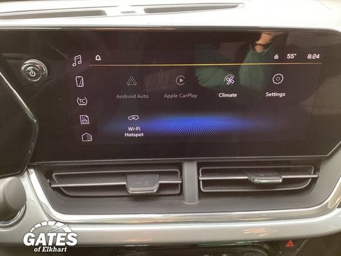 Used 2025 Chevrolet Trax LT w/ LT Convenience Package FWD image 3