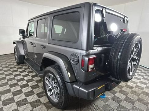 Used 2024 Jeep Wrangler Unlimited w/ Convenience Group AWD/4WD image 4