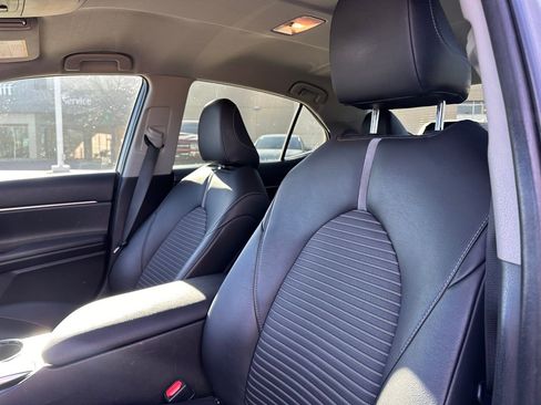 Used 2018 Toyota Camry SE image 21