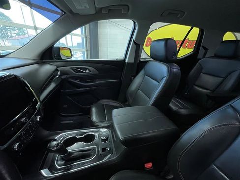 Used 2020 Chevrolet Traverse RS image 12