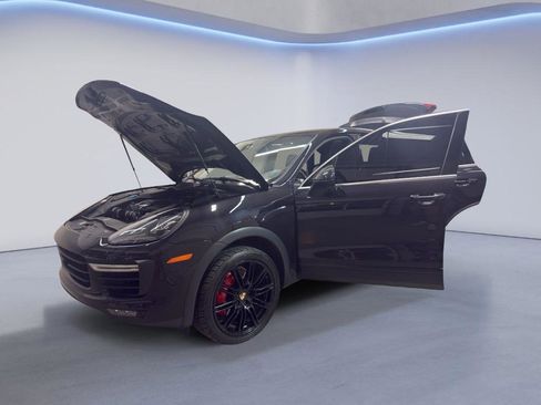 Used 2015 Porsche Cayenne Turbo AWD/4WD image 9