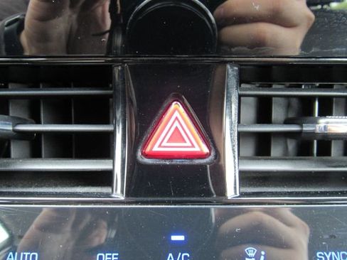 Used 2022 Hyundai Ioniq SE image 45