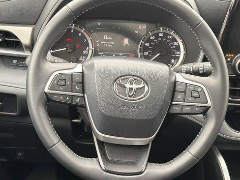 Certified 2026 Toyota Highlander XLE AWD/4WD image 10