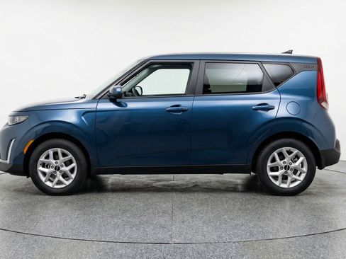 Used 2025 Kia Soul LX w/ LX Technology Package FWD image 5